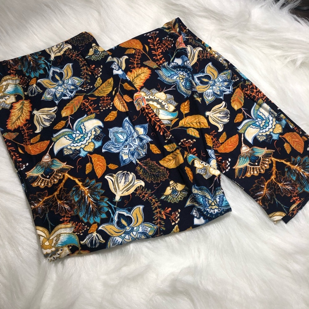 SHOP CLOSING 02/23 NEW Vintage-Inspired Print Legg